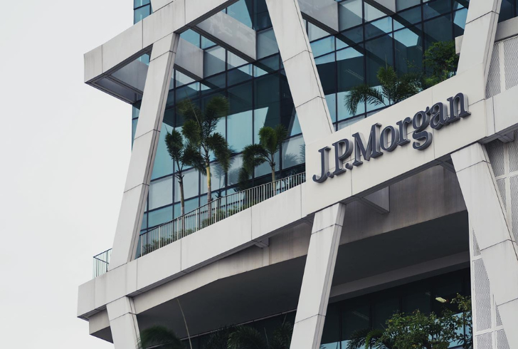 Tech job market - JPMorgan Chase and other big banks are growing their tech teams, offering new chances for skilled workers.